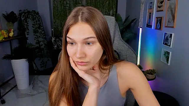 Snapshot of Sweet_Emilya chatting on 03-24-26, 05:56 Sweet Emilya online show from 03-24-26, 05:56