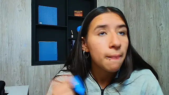 LilyRossi  online show from 05-07-26, 12:54