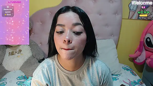 Snapshot of Sophiiee_Gray chatting on 05-08-26, 01:44 Sophiiee Gray online show from 05-08-26, 01:44