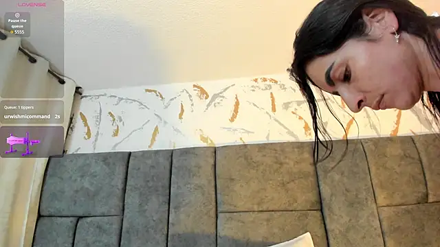 Snapshot of Samantha_Velle chatting on 05-16-26, 02:19 Samantha Velle online show from 05-16-26, 02:19