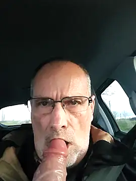 Snapshot of lui8181 chatting on 03-12-26, 06:03 lui8181 online show from 03-12-26, 06:03