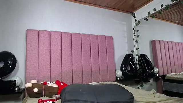 SaraLjordad online show from 04-28-26, 02:27