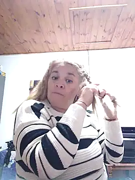 momismilf544 online show from 05-22-26, 11:32