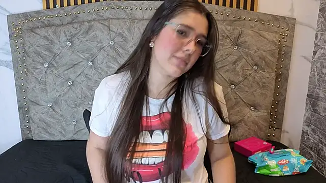 ElisVega online show from 03-11-26, 02:06