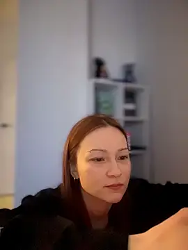 SadieSink  online show from 04-04-26, 06:11