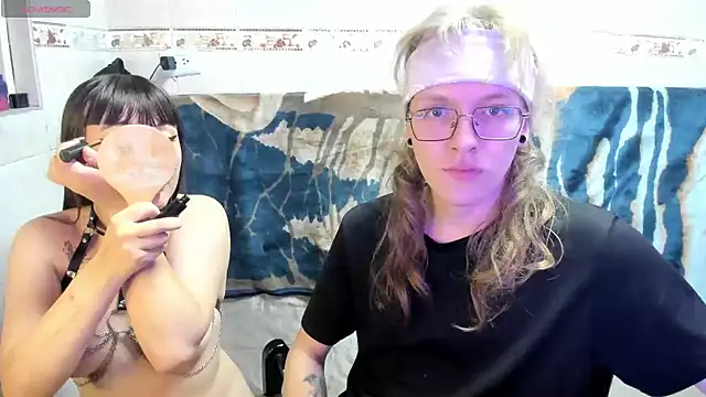 Laureles6667 online show from 04-10-26, 06:29