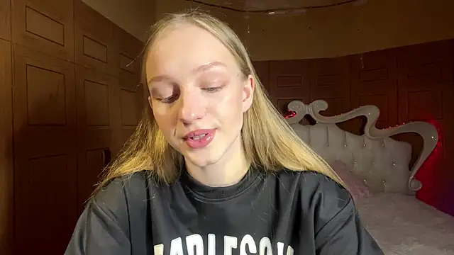 Anika Socutehe online show from 03-25-26, 04:46