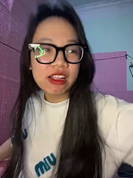 Snapshot of Leeeeiu chatting on 03-15-26, 03:07 Leeeeiu online show from 03-15-26, 03:07