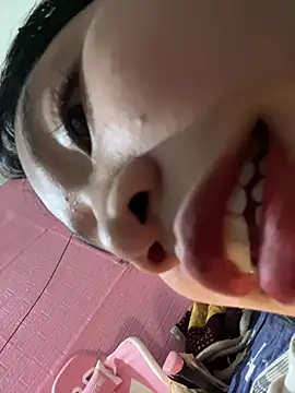 Snapshot of Leeeeiu chatting on 03-17-26, 03:04 Leeeeiu online show from 03-17-26, 03:04