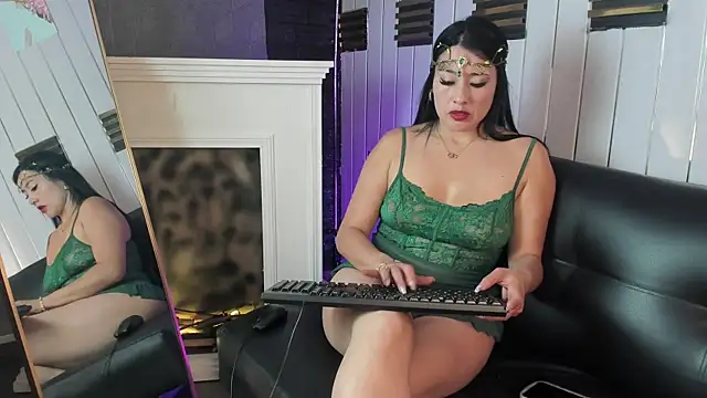 Terra  Rouse  online show from 07-08-26, 10:53