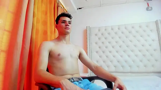 Snapshot of ZANE_EVANS chatting on 07-28-26, 04:39 ZANE EVANS online show from 07-28-26, 04:39