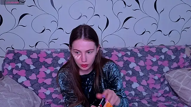 Luxwyverna online show from 05-21-26, 01:40