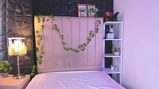 Crowm le online show from 04-29-26, 04:33