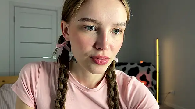 Lolatatee online show from 03-08-26, 03:05