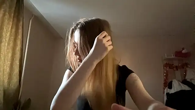 Snapshot of LeomaJee chatting on 03-23-26, 02:10 LeomaJee online show from 03-23-26, 02:10