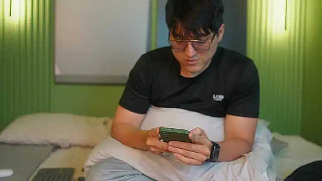 Mia and Belmonth online show from 04-22-26, 06:53