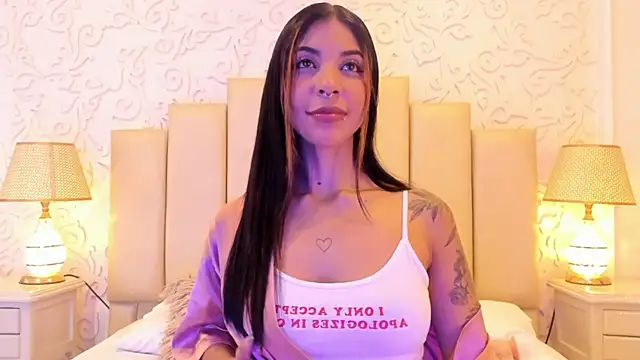 Snapshot of VioletaHills_ chatting on 06-24-26, 12:37 VioletaHills online show from 06-24-26, 12:37