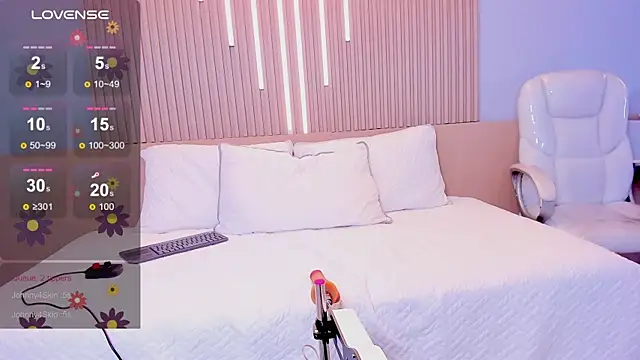 Zoee cute  online show from 04-21-26, 01:17