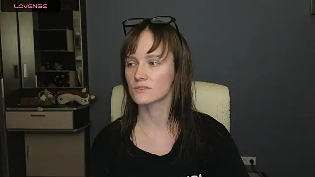 Snapshot of Tender_Swan chatting on 04-17-26, 09:51 Tender Swan online show from 04-17-26, 09:51