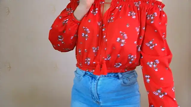 Snapshot of Inessa_beauty chatting on 05-19-26, 02:23 Inessa beauty online show from 05-19-26, 02:23
