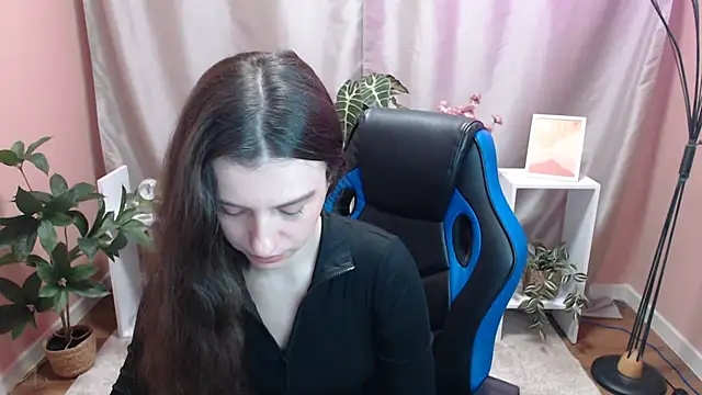 Snapshot of MistyBree chatting on 05-15-26, 07:04 MistyBree online show from 05-15-26, 07:04