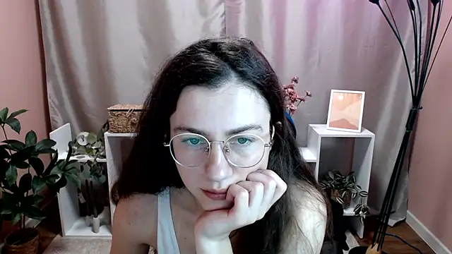 Snapshot of MistyBree chatting on 05-22-26, 08:21 MistyBree online show from 05-22-26, 08:21