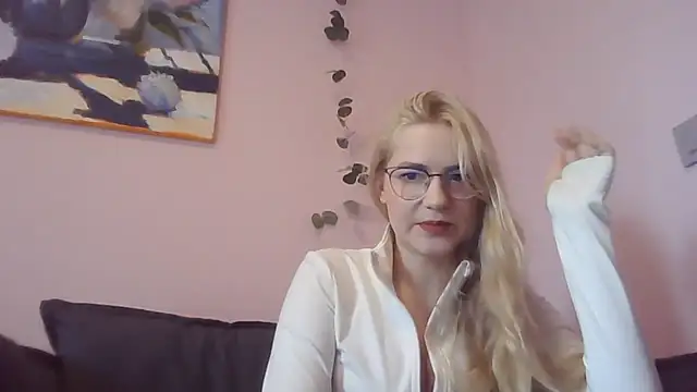 Snapshot of Kiss_To_Remember chatting on 03-18-26, 10:29 Kiss To Remember online show from 03-18-26, 10:29