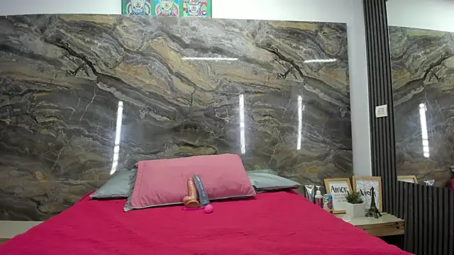 Roxy-Sweett online show from 04-22-26, 03:53