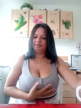 Snapshot of roxana_e43 chatting on 05-02-26, 04:39 roxana e43 online show from 05-02-26, 04:39