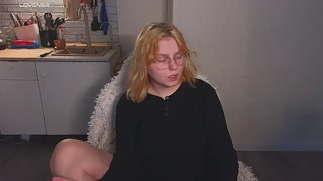 Snapshot of soft_focus chatting on 05-30-26, 04:53 soft focus online show from 05-30-26, 04:53