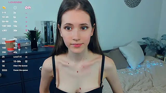 OdiIiaChavarria online show from 04-18-26, 07:07