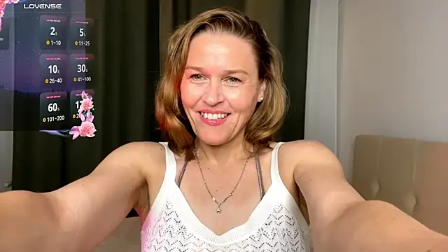 Lizacams online show from 05-22-26, 04:01