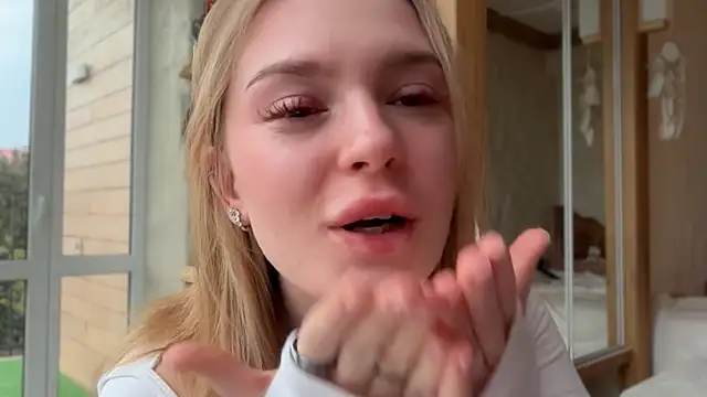 cyberl0ve  online show from 04-18-26, 03:27