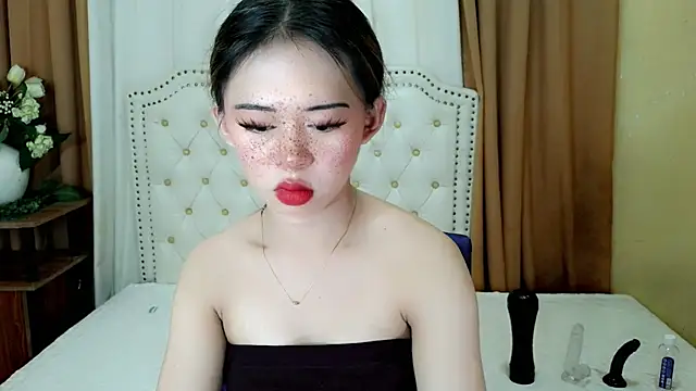 Snapshot of Seductive_sophie chatting on 06-25-26, 04:01 Seductive sophie online show from 06-25-26, 04:01