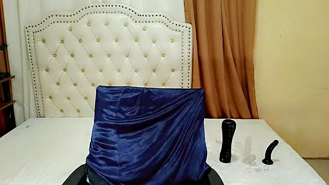 Snapshot of Seductive_sophie chatting on 07-29-26, 01:15 Seductive sophie online show from 07-29-26, 01:15