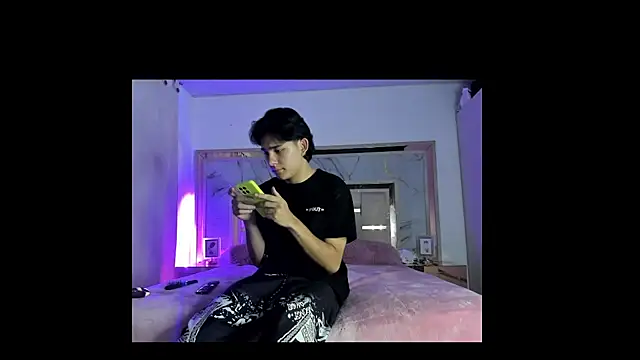 Snapshot of monky_0002 chatting on 03-12-26, 11:33 monky 0002 online show from 03-12-26, 11:33