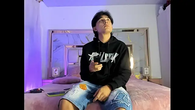 Snapshot of monky_0002 chatting on 03-13-26, 11:55 monky 0002 online show from 03-13-26, 11:55