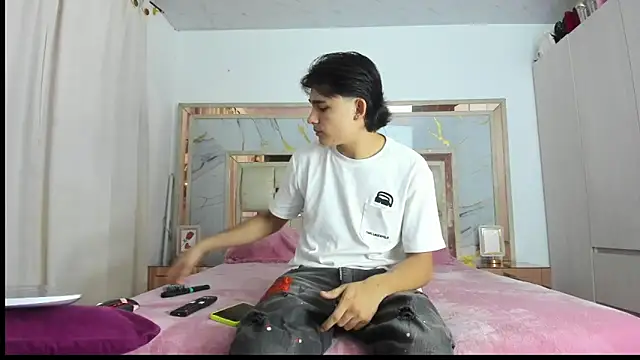 Snapshot of monky_0002 chatting on 03-15-26, 11:33 monky 0002 online show from 03-15-26, 11:33