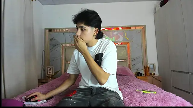Snapshot of monky_0002 chatting on 03-17-26, 12:04 monky 0002 online show from 03-17-26, 12:04