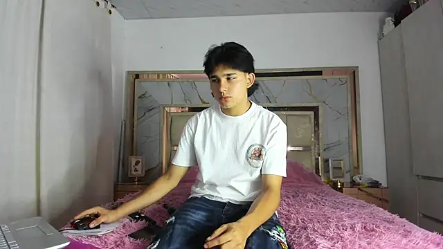 Snapshot of monky_0002 chatting on 03-18-26, 12:03 monky 0002 online show from 03-18-26, 12:03