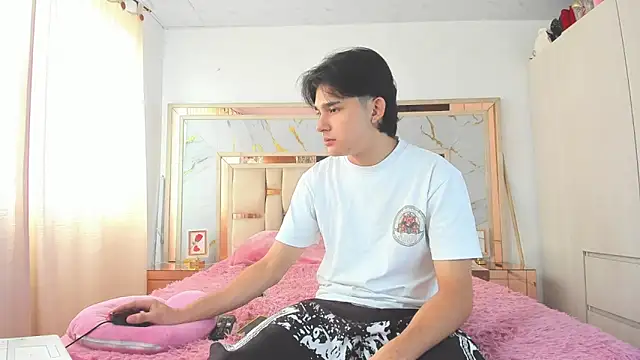 Snapshot of monky_0002 chatting on 03-18-26, 05:49 monky 0002 online show from 03-18-26, 05:49