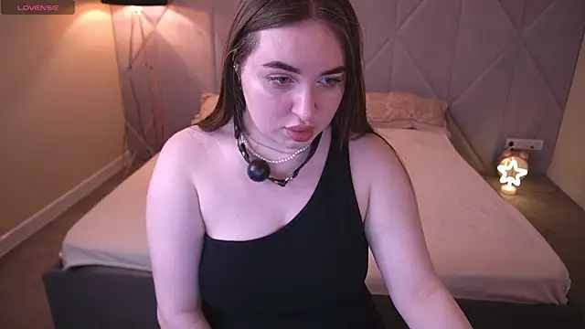 Snapshot of RapunzelAngel chatting on 05-17-26, 06:22 RapunzelAngel online show from 05-17-26, 06:22