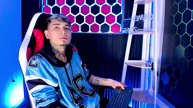 Max Hader  online show from 04-12-26, 03:11