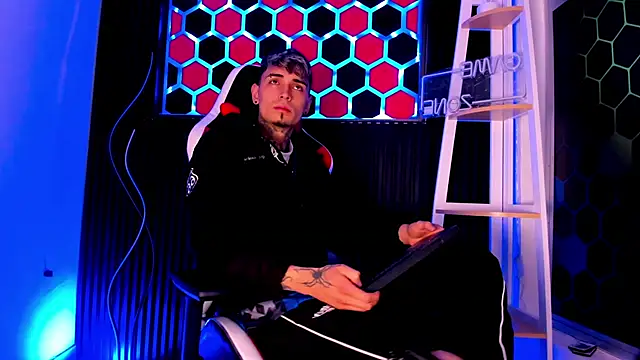 Max Hader  online show from 04-13-26, 03:12