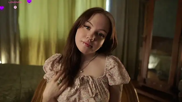 LeahAllsop online show from 04-06-26, 03:04