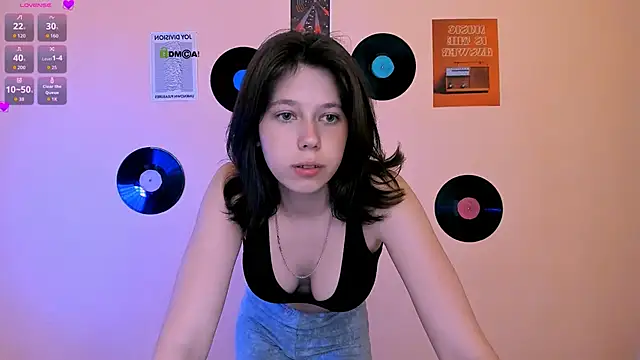 Snapshot of aria_wild_ chatting on 06-13-26, 07:23 aria wild online show from 06-13-26, 07:23