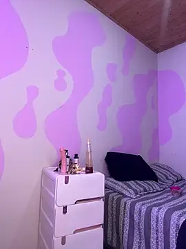 Emma Q0 online show from 04-21-26, 02:51