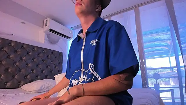 Snapshot of TommyValentine chatting on 03-16-26, 06:56 TommyValentine online show from 03-16-26, 06:56