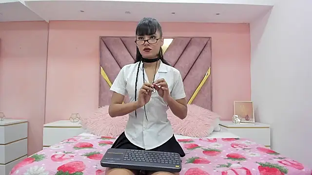 chloe larson online show from 03-11-26, 11:16