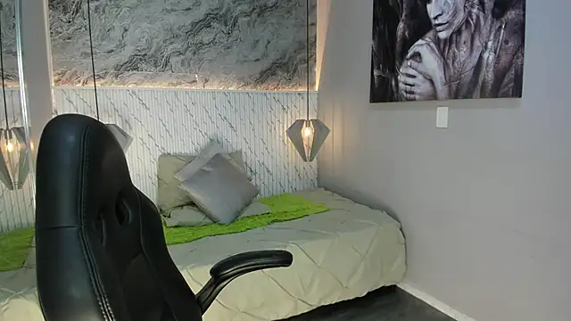 Esmeralda  18 online show from 04-20-26, 07:04